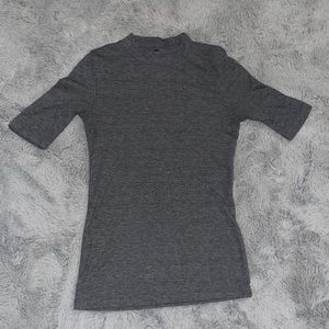Short sleeve, low turtle neck, grey